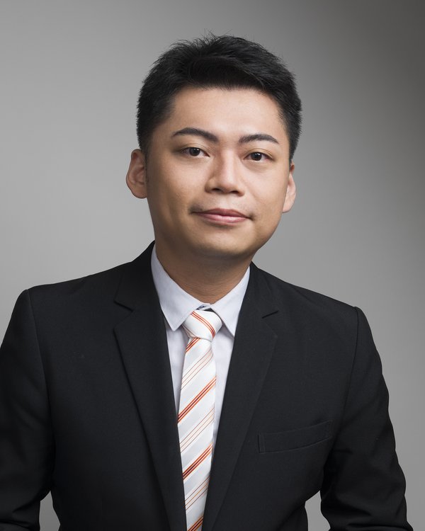 許峻銘律師的照片